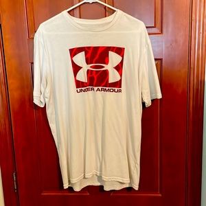 Large under armour tee good condition zero holes or staines